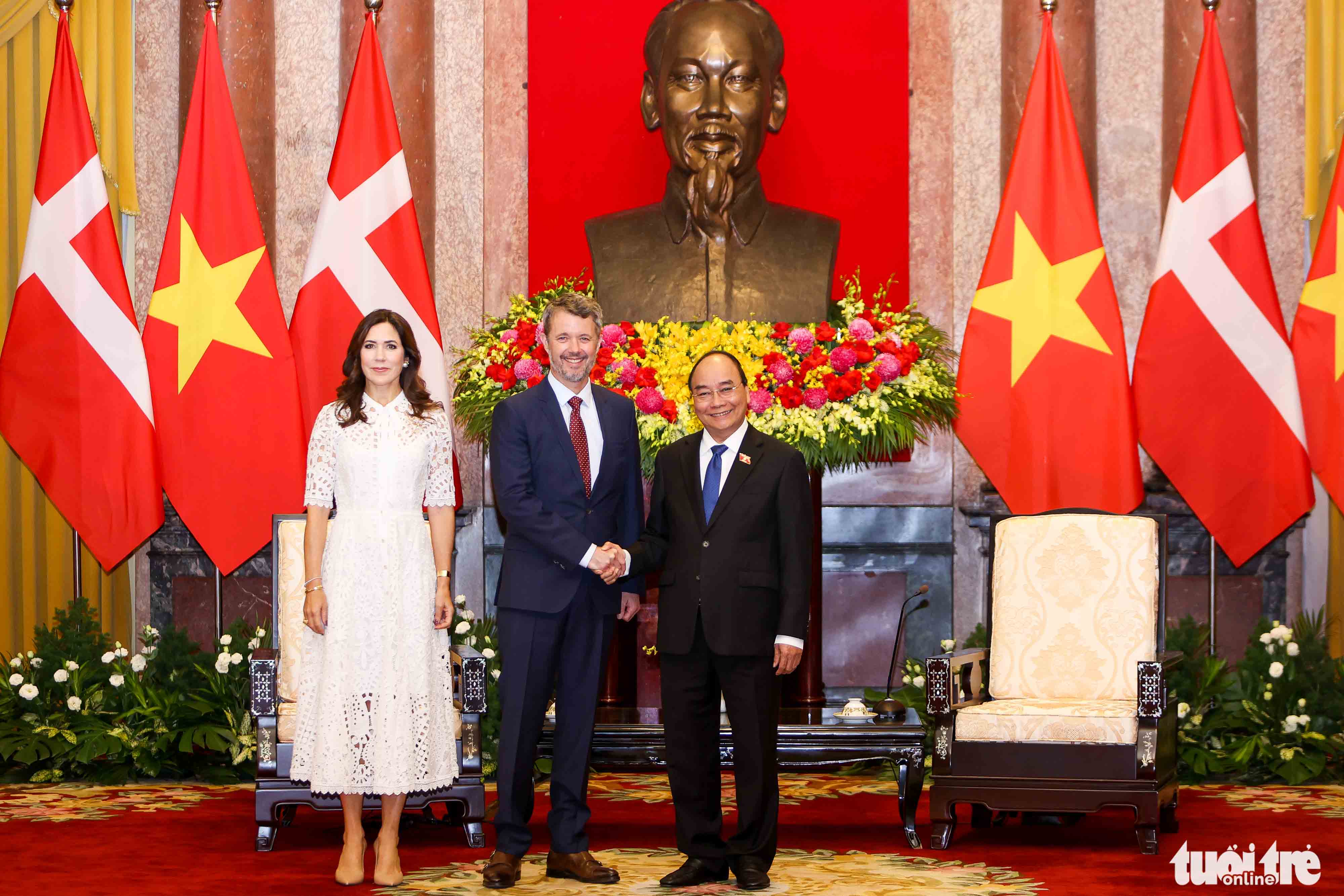 Crown Prince Frederik and Princess Mary Elizabeth of Denmark meet Vietnamese State President Nguyen Xuan Phuc in Hanoi, November 1, 2022. Photo: Nguyen Khanh / Tuoi Tre