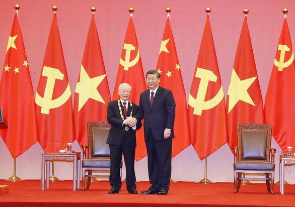 Chinese leader Xi Jinping awards Friendship Medal to Vietnam’s Party chief Nguyen Phu Trong