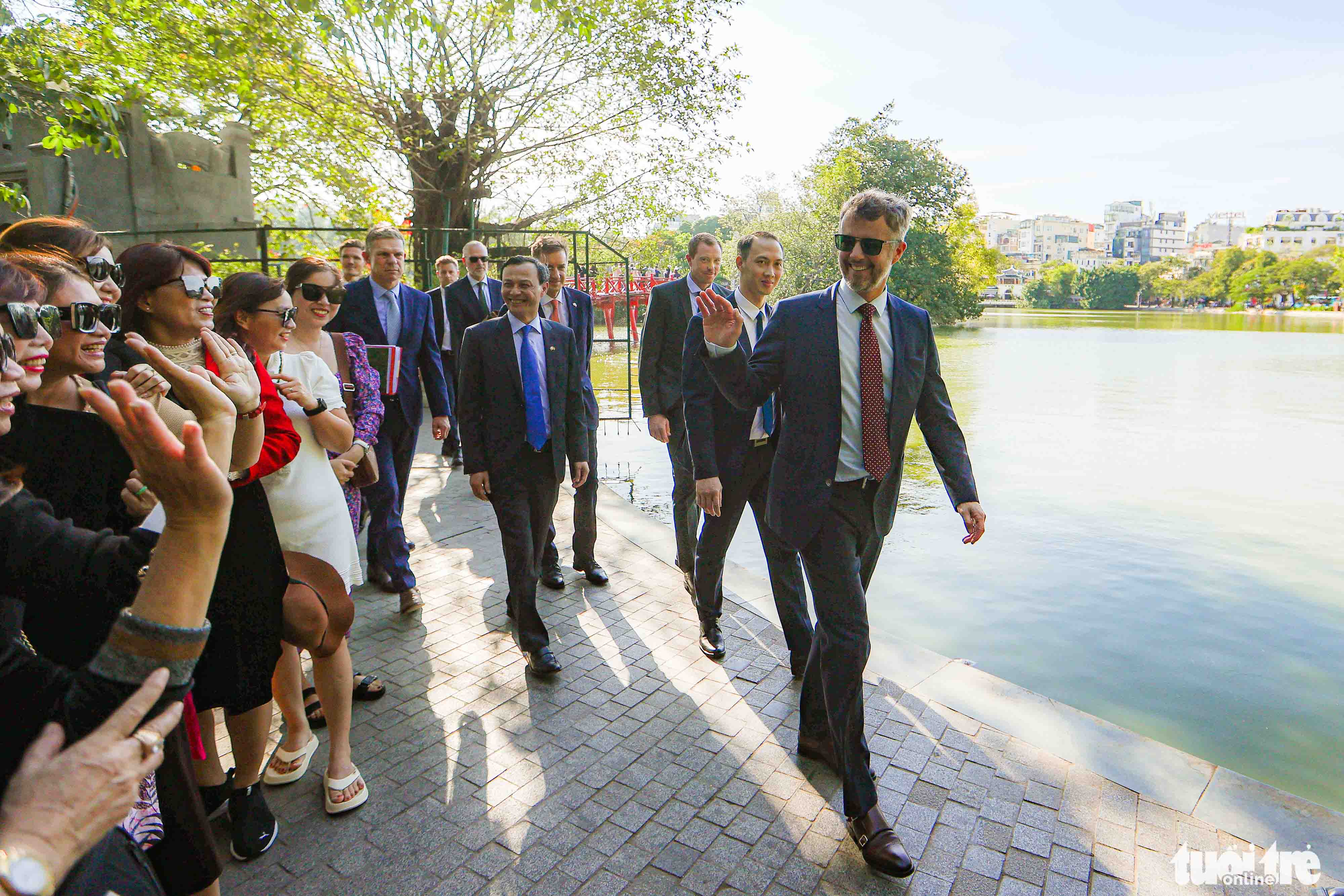 Crown Prince of Denmark visits Hoan Kiem Lake, watches water puppet show in Hanoi
