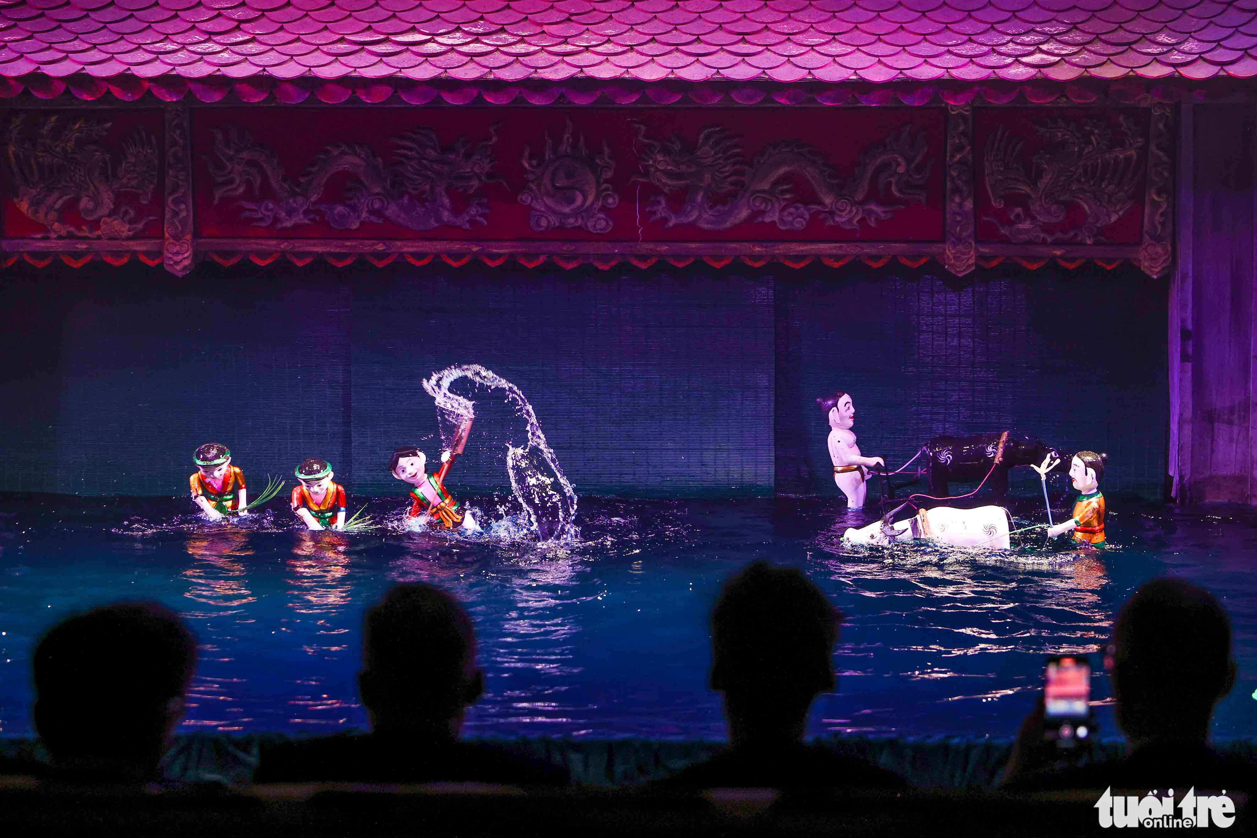 A show for Crown Prince of Denmark Frederik at the Thang Long Water Puppet Theater in Hanoi, November 1, 2022. Photo: Nguyen Khanh / Tuoi Tre