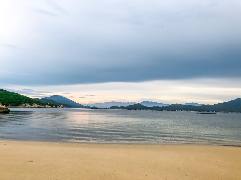 The calm and peaceful Son Dung beach. Photo: Hoang Thuy Duong