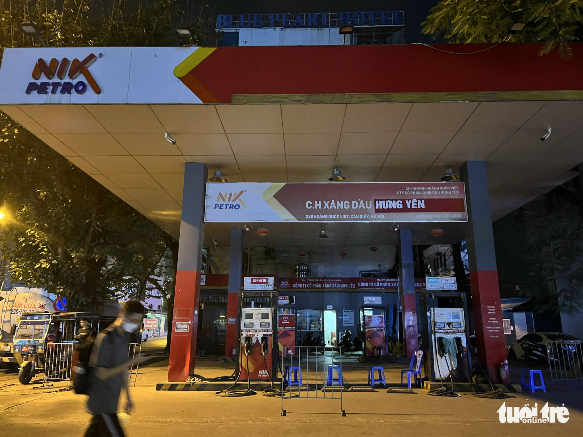 Hung Yen filling station is closed on Hoang Quoc Viet Street in Cau Giay District, Hanoi, November 4, 2022. Photo: Tuoi Tre