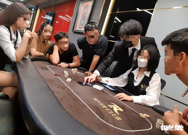 Poker club organizes gambling under guise of mind sport in Ho Chi Minh City  | Tuoi Tre News