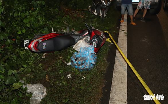 The scene of a deadly traffic accident that killed two motorcyclists on the Bao Loc mountain pass in Da Huoai District, Lam Dong Province, Vietnam. Photo: P.Q. / Tuoi Tre