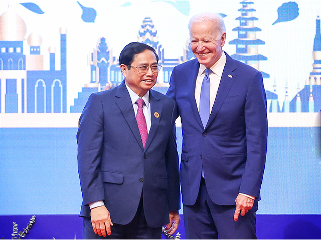 Vietnam premier, US president discuss bilateral cooperation in Phnom Penh