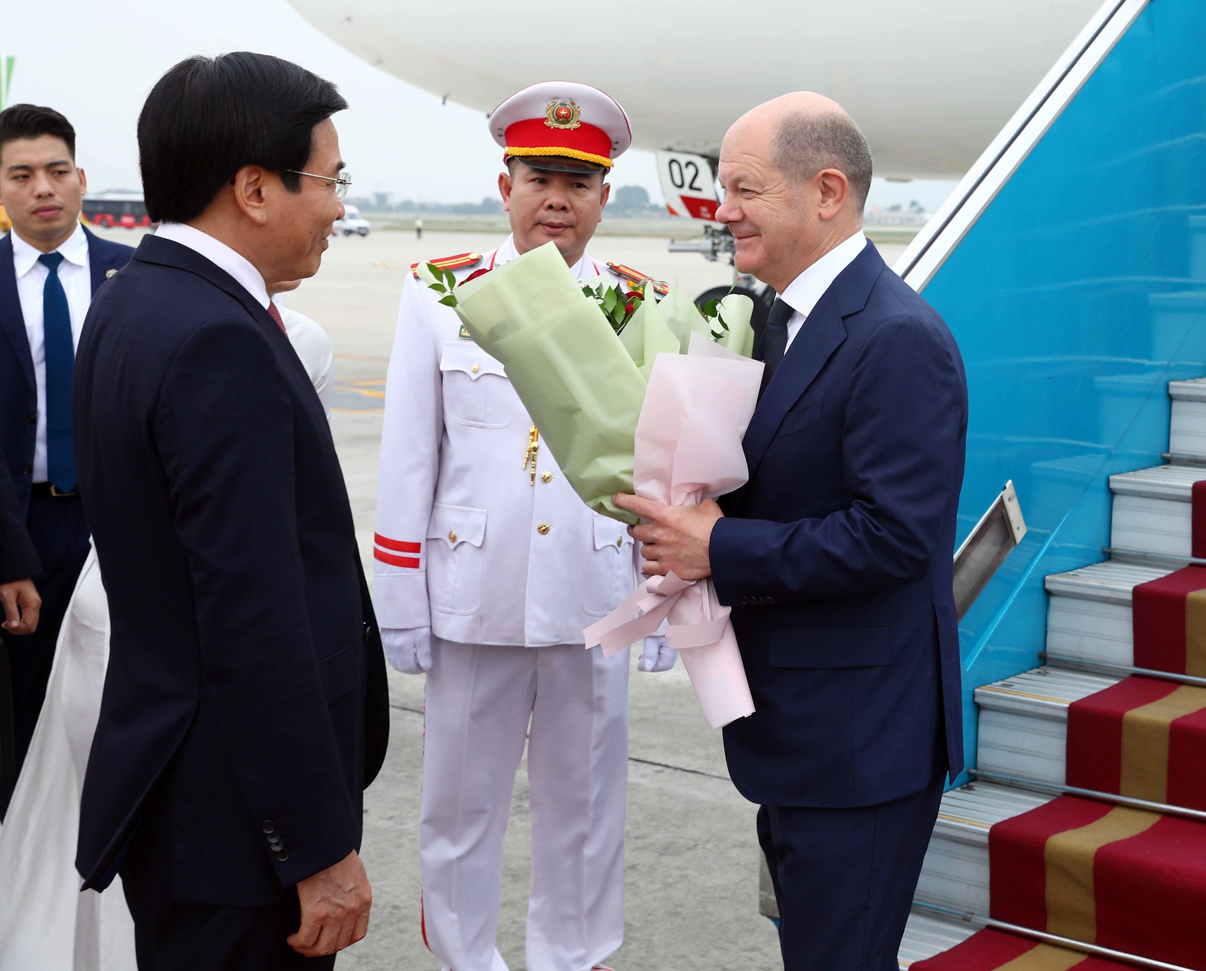 German Chancellor commences official visit to Vietnam
