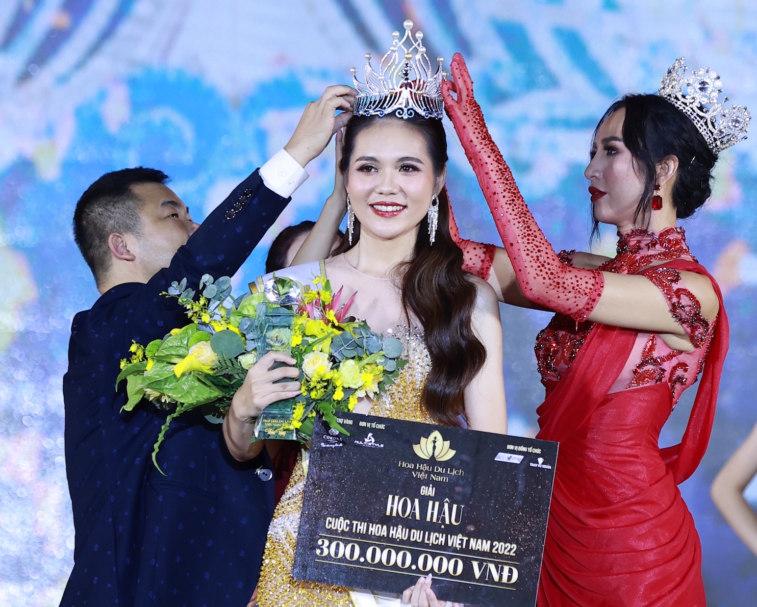 22-year-old crowned Miss Tourism Vietnam 2022