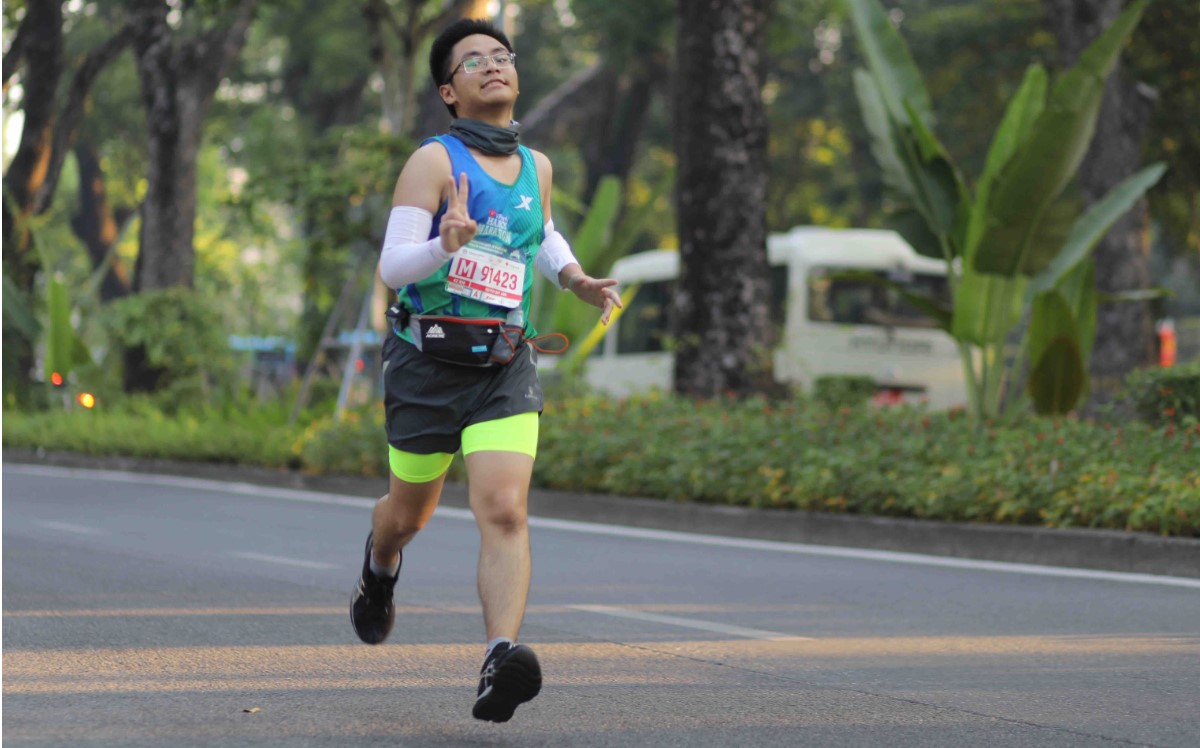 Quy Anh runs a marathon in a provided photo.