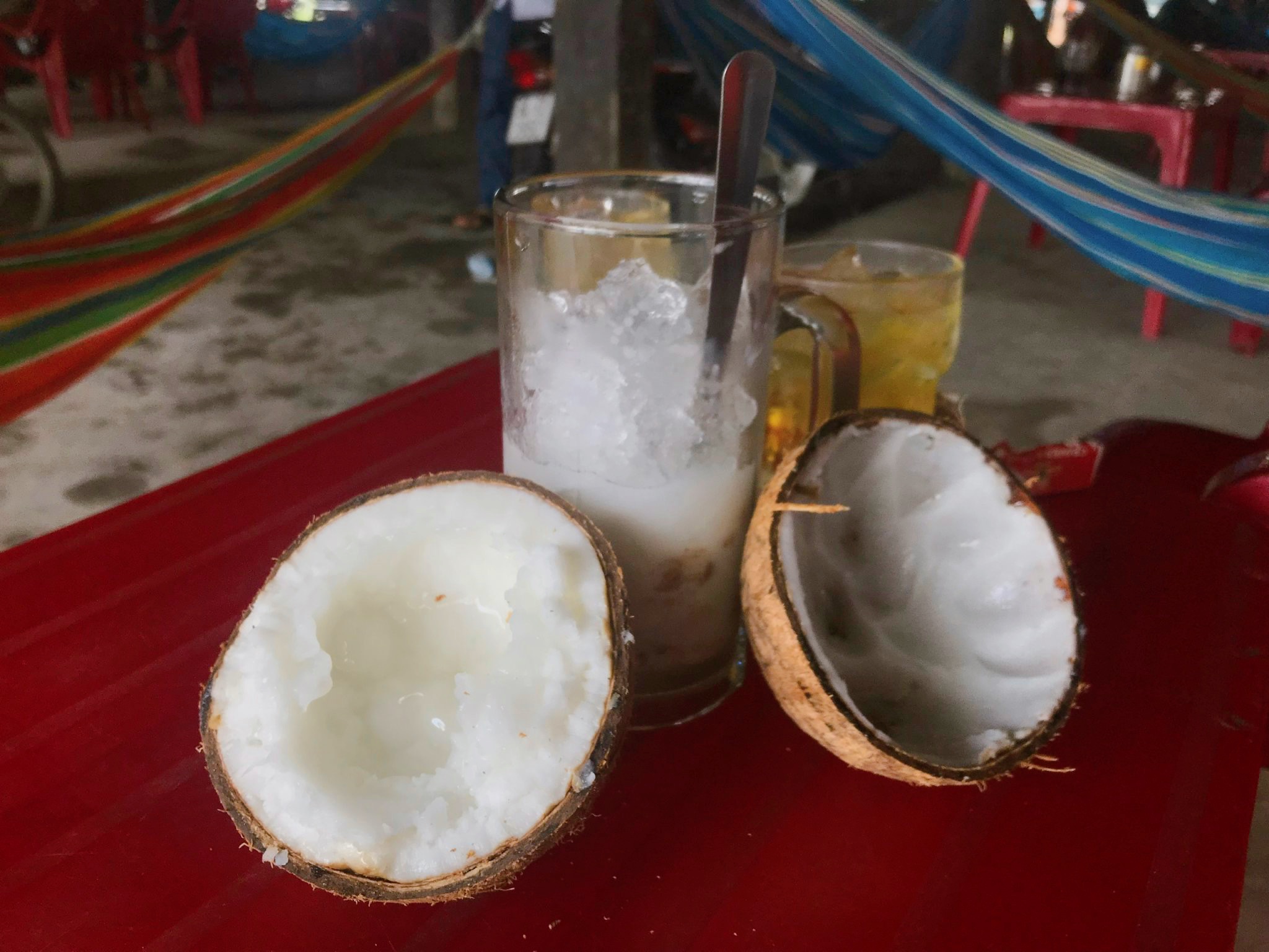 Vietnamese often mix 'dừa sáp' with sweet condensed milk, shaved ice and peanuts to make a dessert. Photo: Son Lam / Tuoi Tre