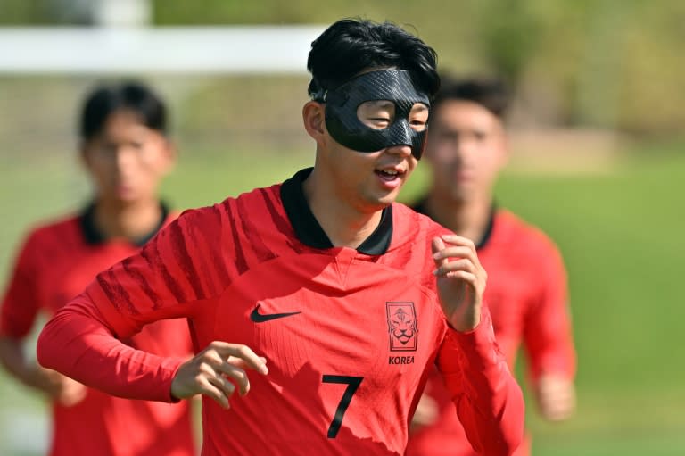 South Korea's Son Heung-min wearing a protective face mask takes part in a training session at Al Egla Training Site 5 in Doha on November 16, 2022, ahead of the Qatar 2022 World Cup football tournament. Photo: AFP