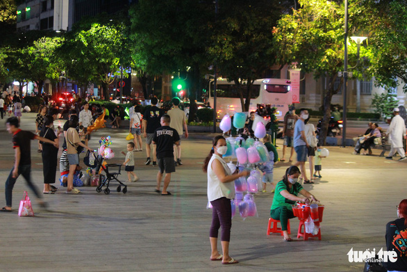 Street performers, vendors rampant on Ho Chi Minh City promenade