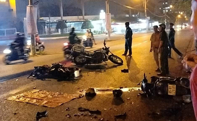 Ho Chi Minh City investigates crash between traffic police motorcycle and personal vehicles
