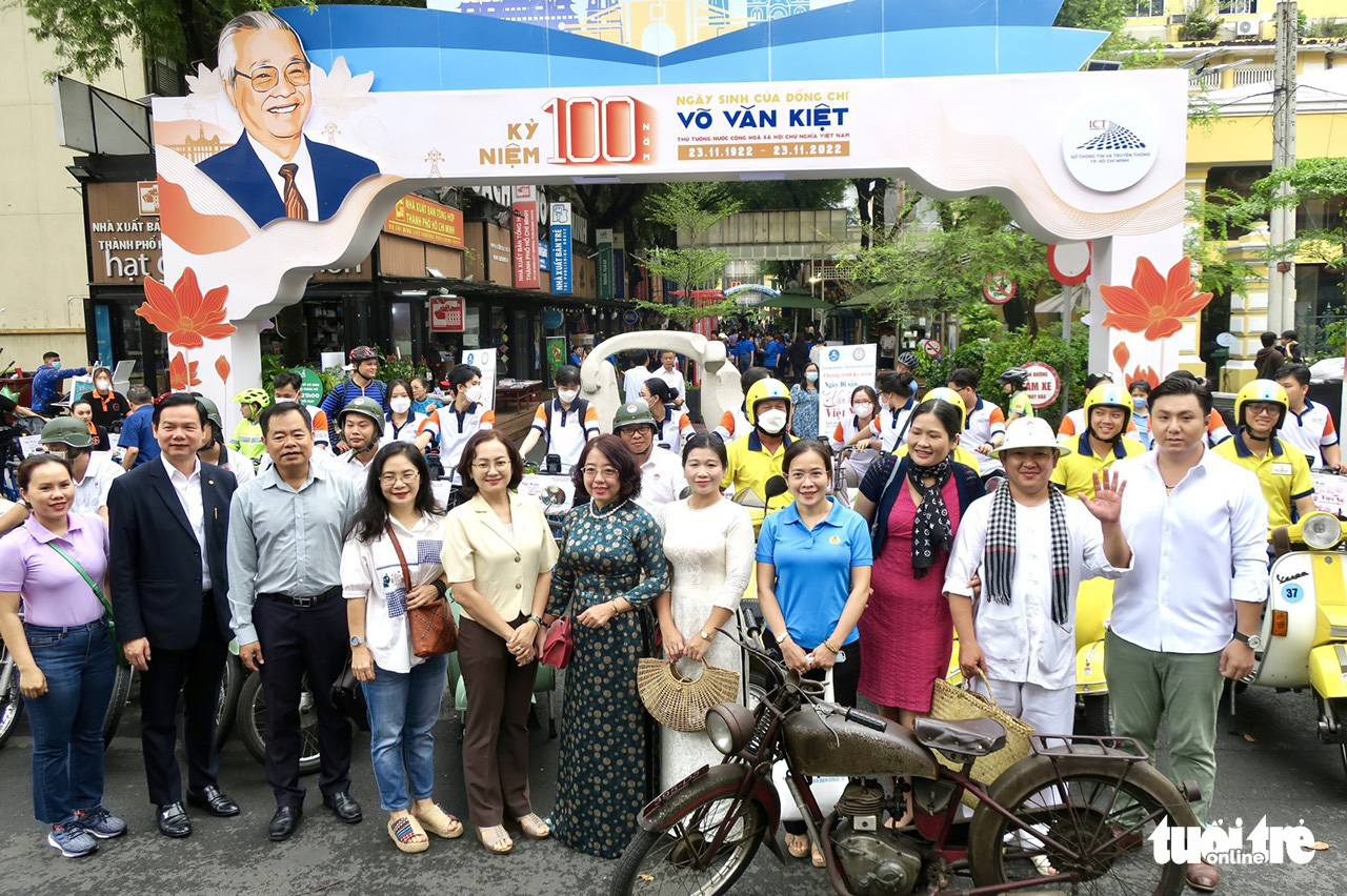 Delegates pose for a photo in Ho Chi Minh City, November 19, 2022. Photo: T.T.D. / Tuoi Tre