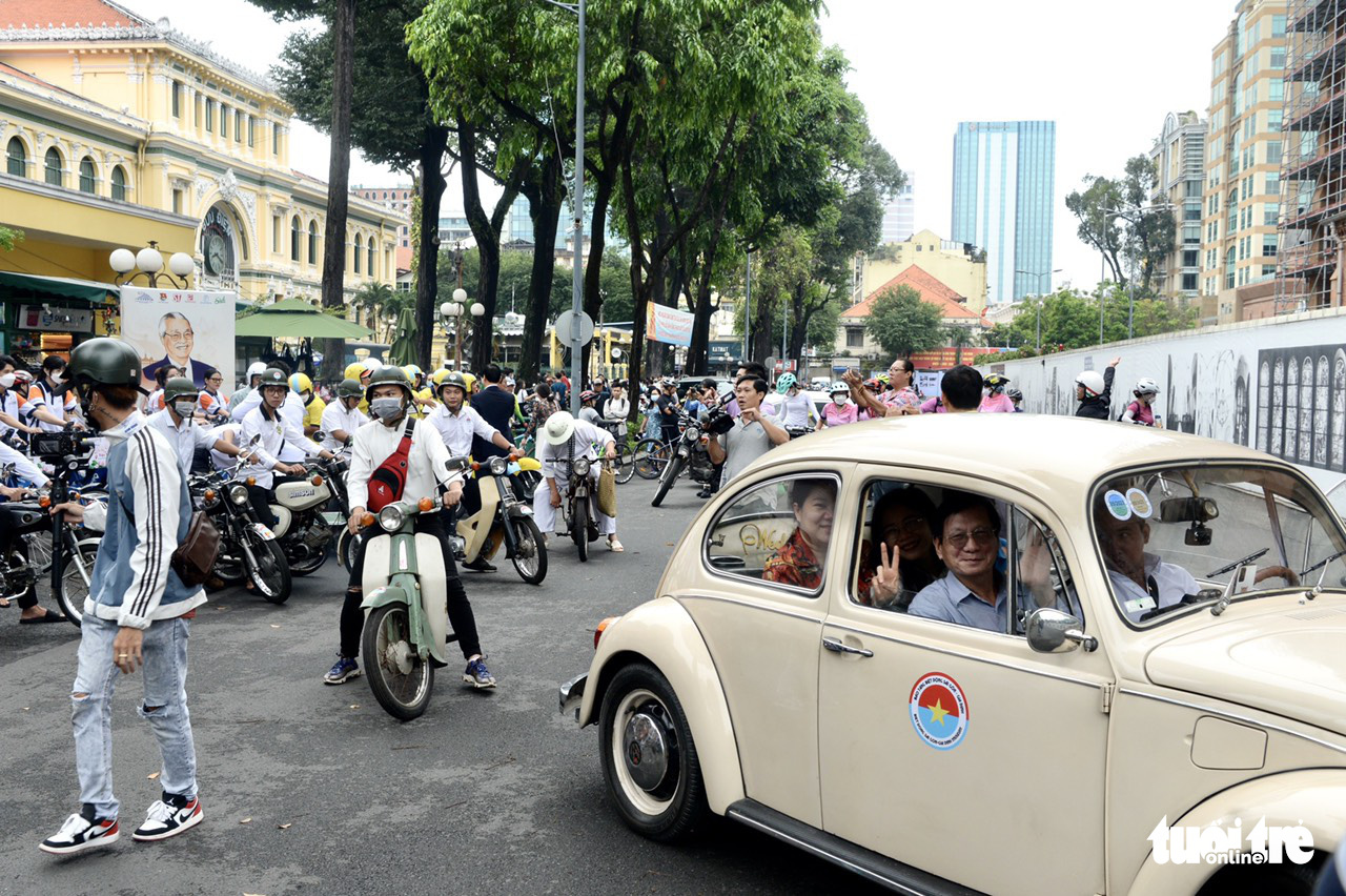 A parade of antique vehicles marking the Vietnam Cultural Heritage Day in Ho Chi Minh City, November 19, 2022. Photo: T.T.D. / Tuoi Tre
