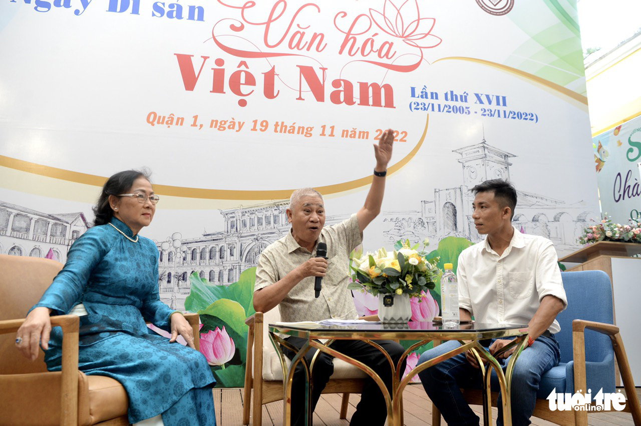 Delegates join a talk about old architecture during an activity marking the Vietnam Cultural Heritage Day in Ho Chi Minh City, November 19, 2022. Photo: T.T.D. / Tuoi Tre
