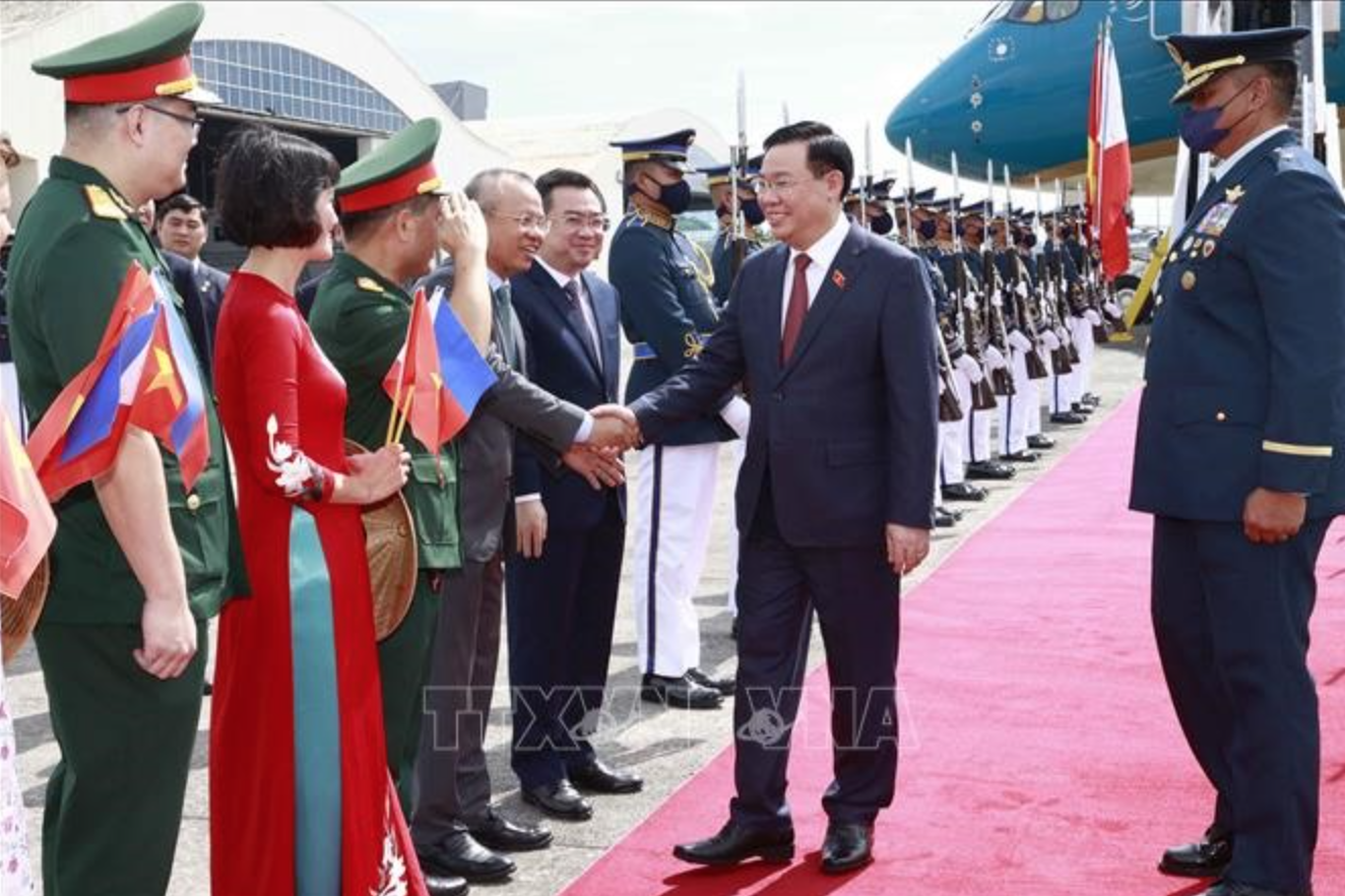Vietnam's top legislator starts official visit to Philippines