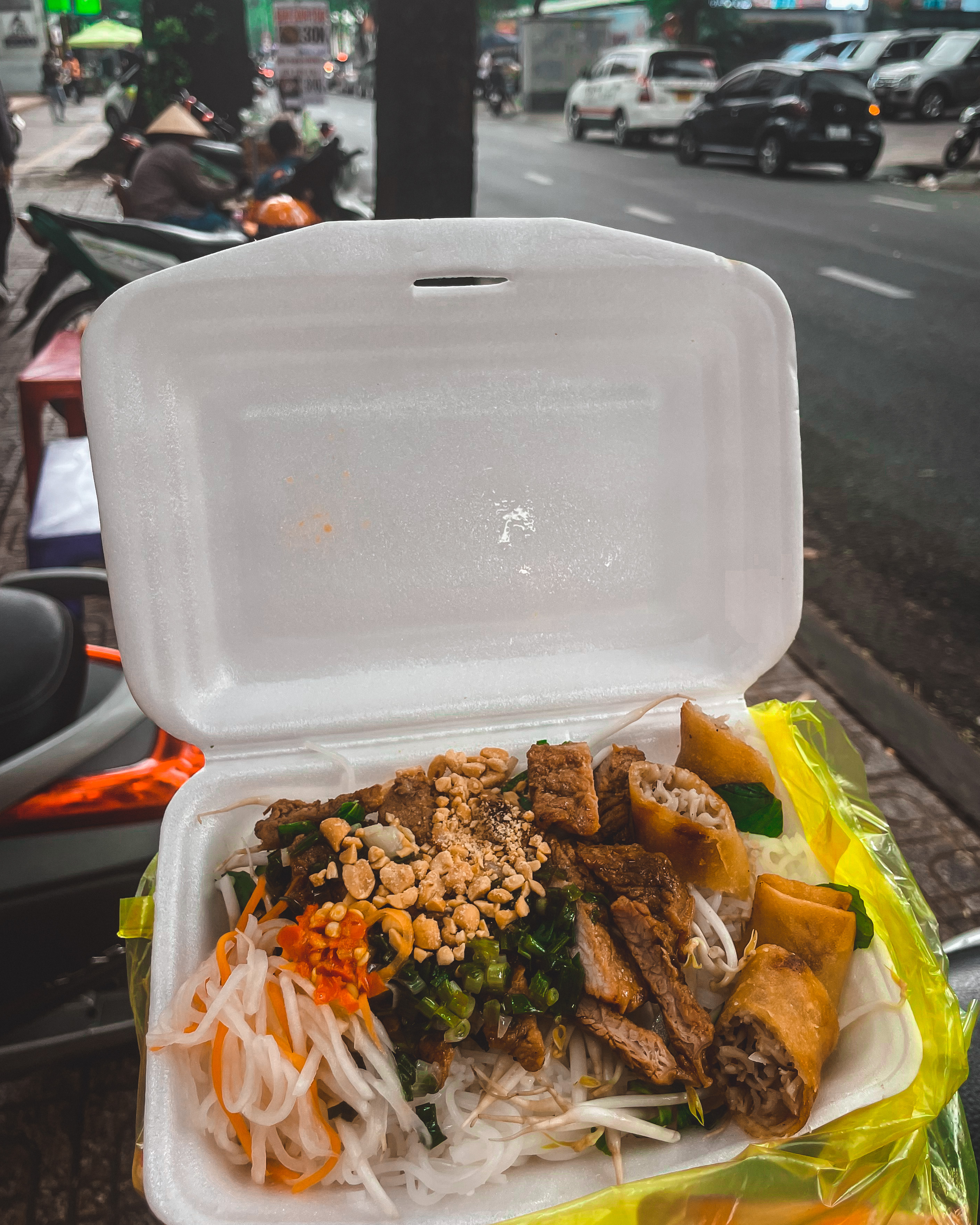 A to-go box of 'bún thịt nướng' sold at a stall on Vo Van Tan Street in District 3, Ho Chi Minh City. Photo: Cassanda Cassidy / Tuoi Tre News