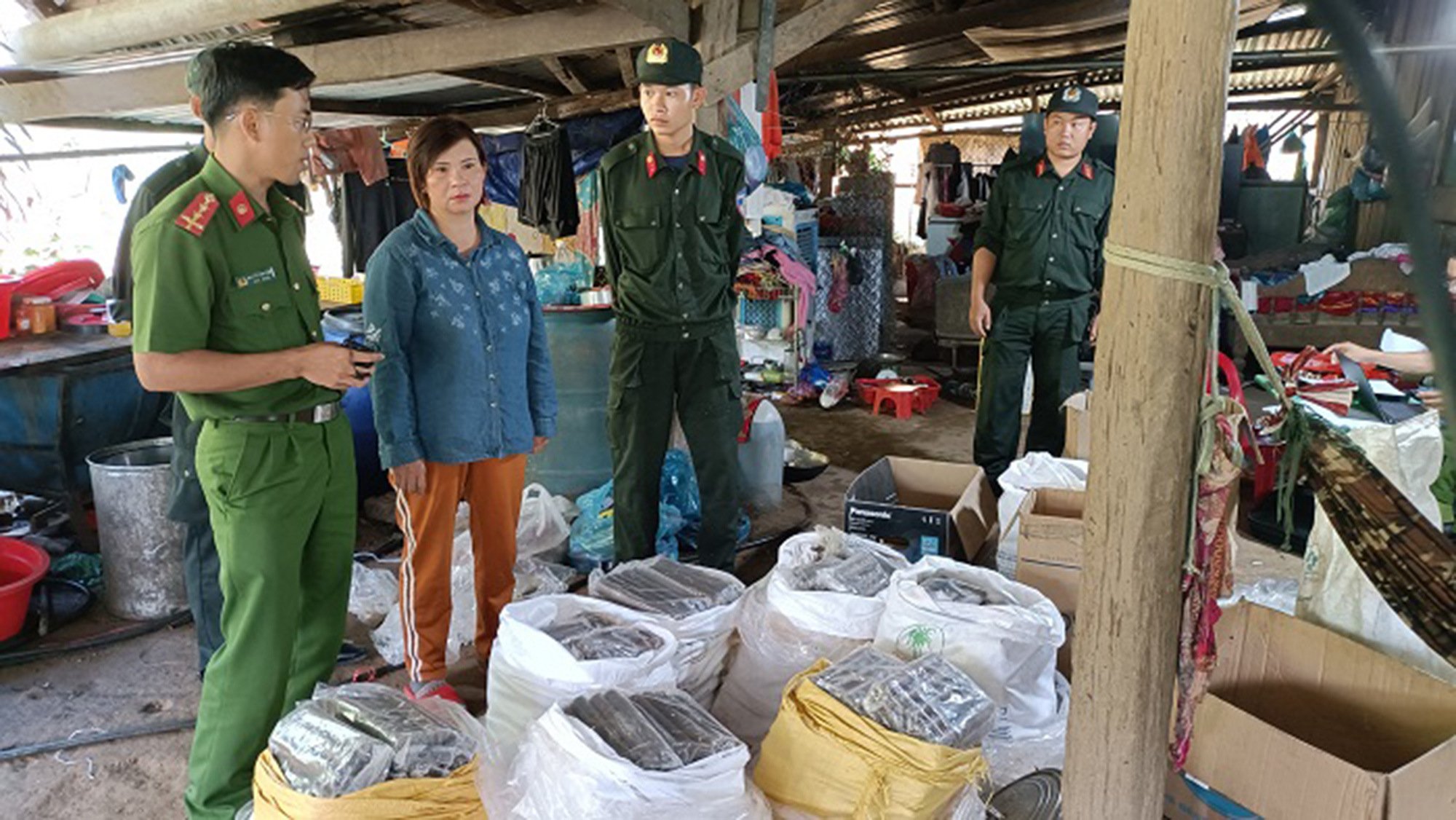 Police discover explosives at the house of Ngo Thi Phuong in Quang Nam Province, Vietnam. Photo: X.M / Tuoi Tre