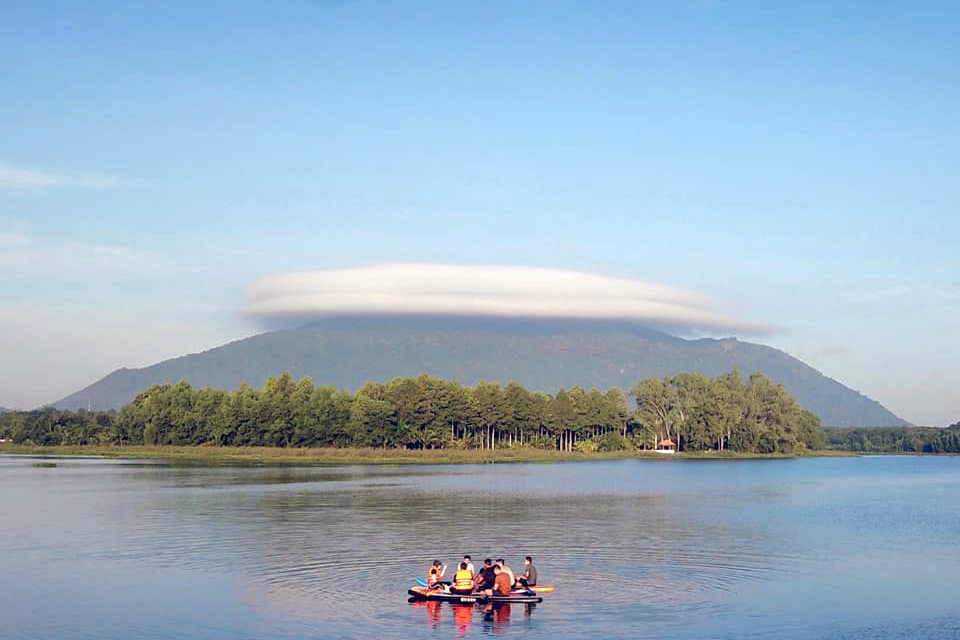 Lenticular clouds are seen atop Chua Chan Mountain in Dong Nai Province, Vietnam, November 25, 2022. Photo: Van Hai