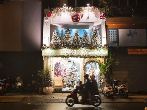 A high-end store offers imported Christmas trees, catching the eye of passers-by in District 5, Ho Chi Minh City.