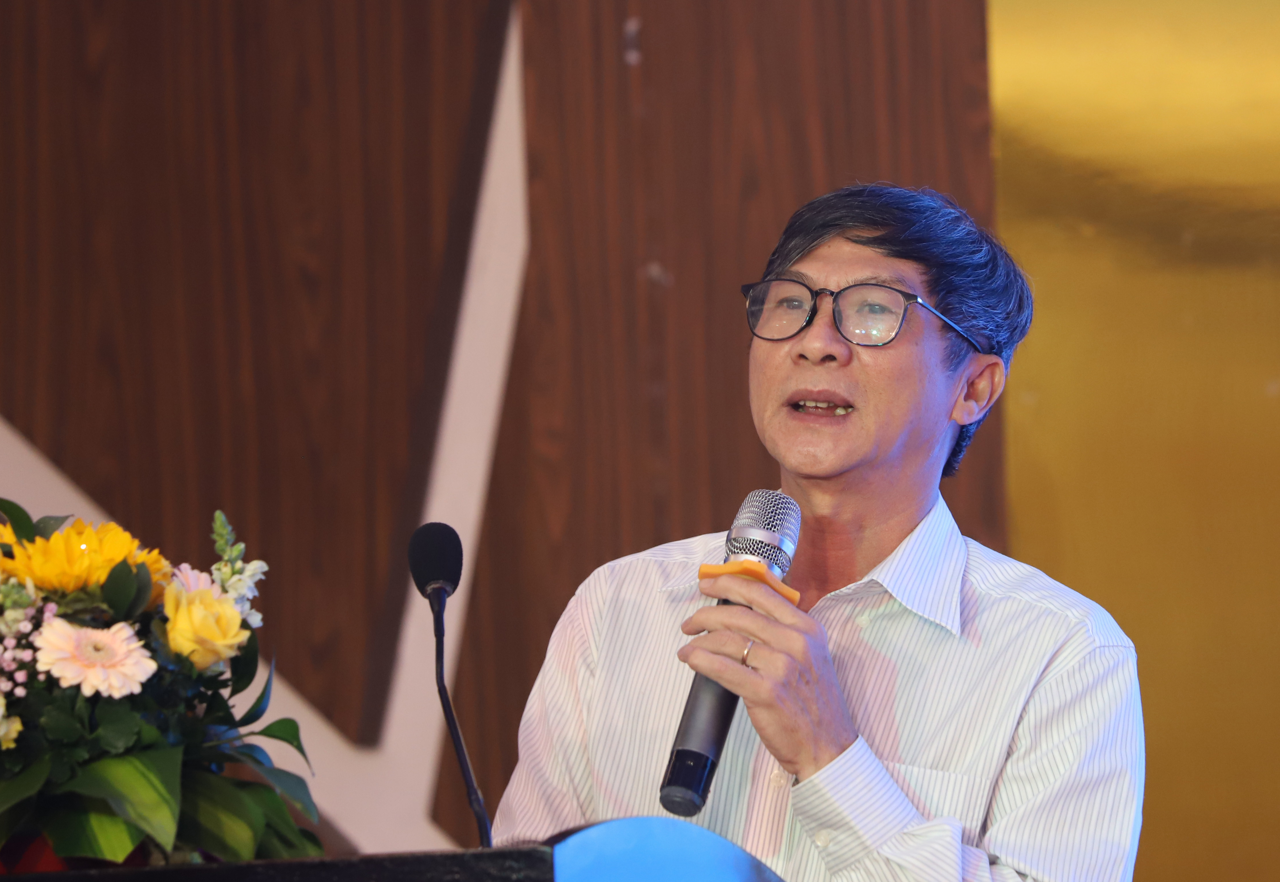 Truong Dinh Hoe, secretary-general of the Vietnam Association of Seafood Exporters and Producers (VASEP), speaks at a seminar in Can Tho City, Vietnam, November 26, 2022. Photo: Chi Quoc / Tuoi Tre