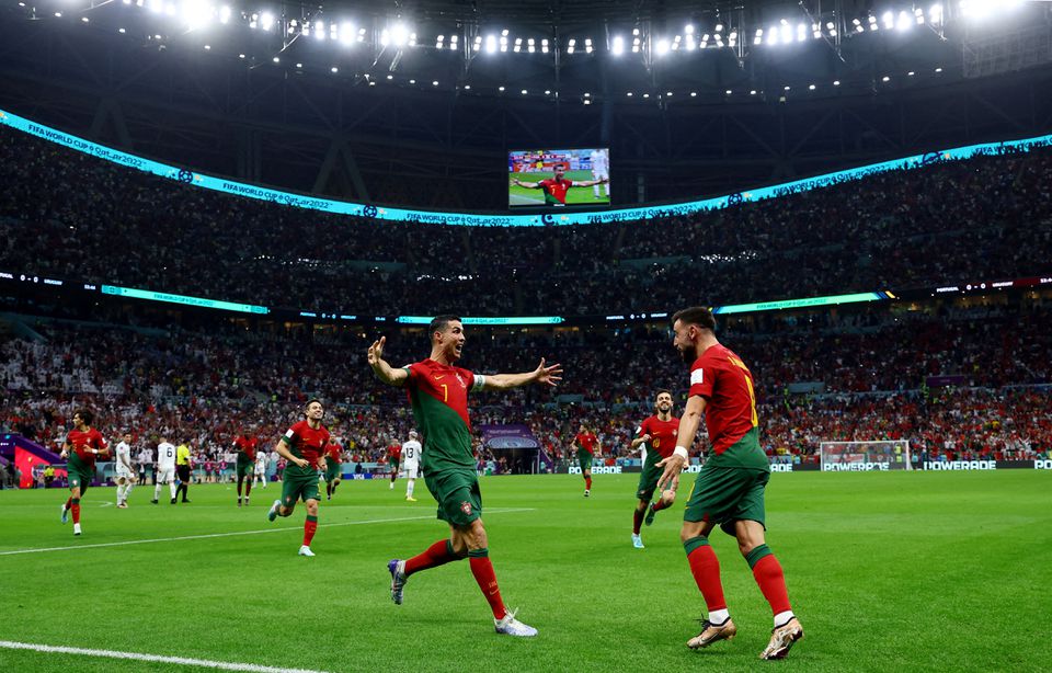 Fernandes double fires perfect Portugal through to World Cup last 16