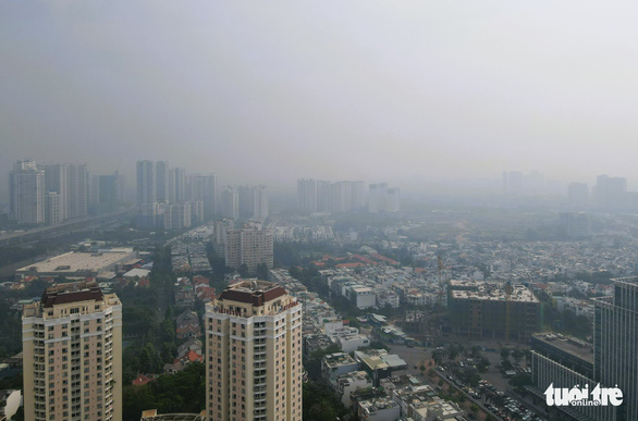 This image shows the gloomy sky of the eastern area of Ho Chi Minh City on December 1, 2022. Photo: Le Phan / Tuoi Tre