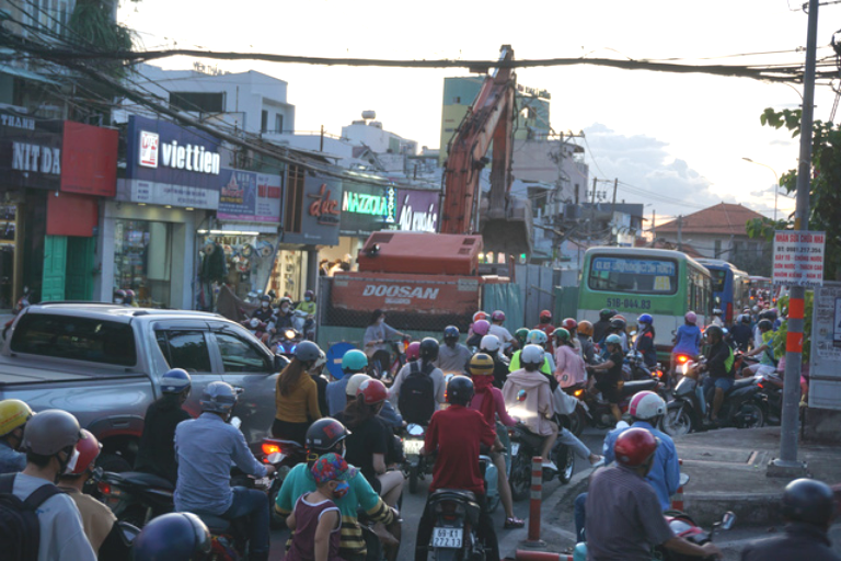 Drainage project in Ho Chi Minh City blocks road despite four warnings
