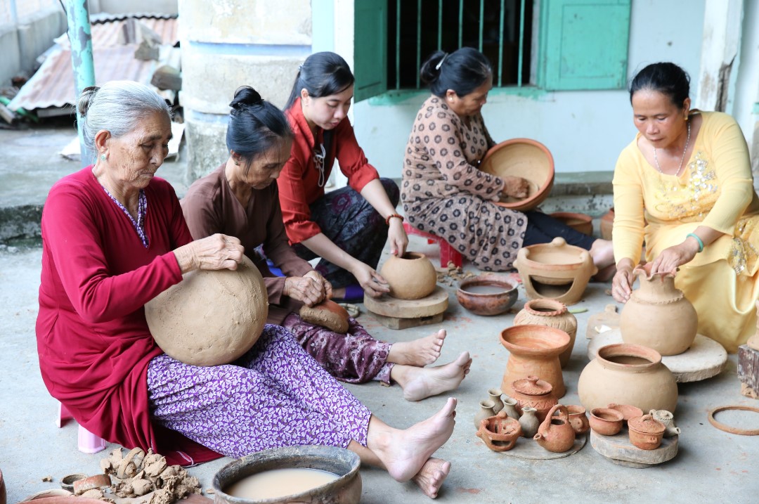 UNESCO recognizes pottery art of Vietnam's Cham ethnic group