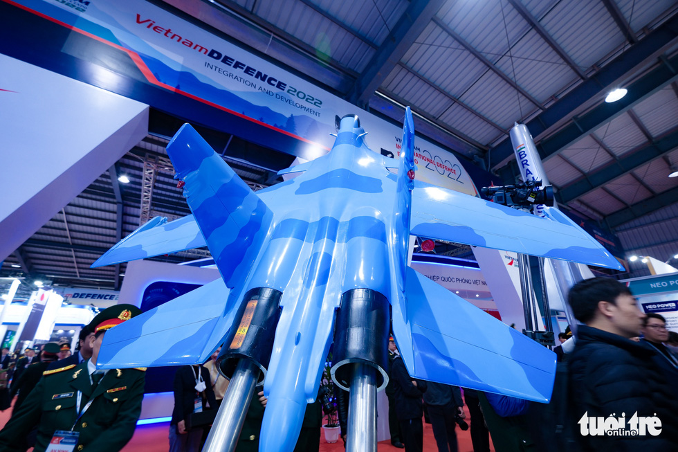 A model of India's BrahMos supersonic cruise missile is on display at the opening of Vietnam International Defense Expo 2022 in Hanoi, December 8, 2022. Photo: Nam Tran / Tuoi Tre