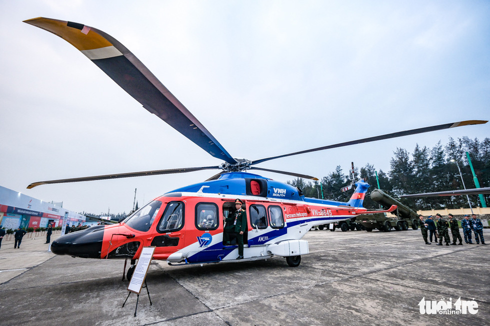 Helicopter AW-189 is on display at the opening of Vietnam International Defense Expo 2022 in Hanoi, December 8, 2022. Photo: Nam Tran / Tuoi Tre
