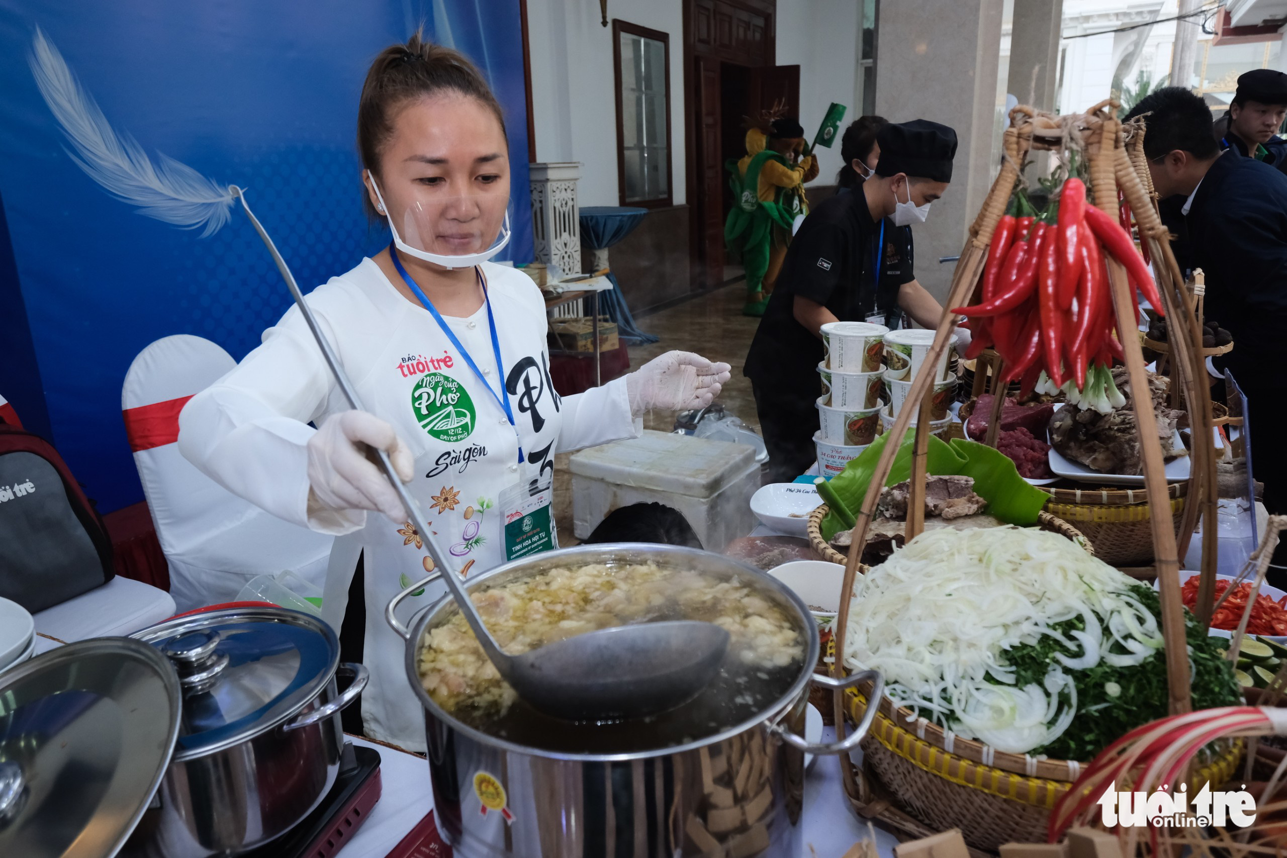 The stall of Pho 34 Cao Thang brand, a representative of pho in the south, offers pho at the Day of Pho event organized by Tuoi Tre (Youth) newspaper in Nam Dinh Province, Vietnam, December 10, 2022. Photo: Nam Tran / Tuoi Tre