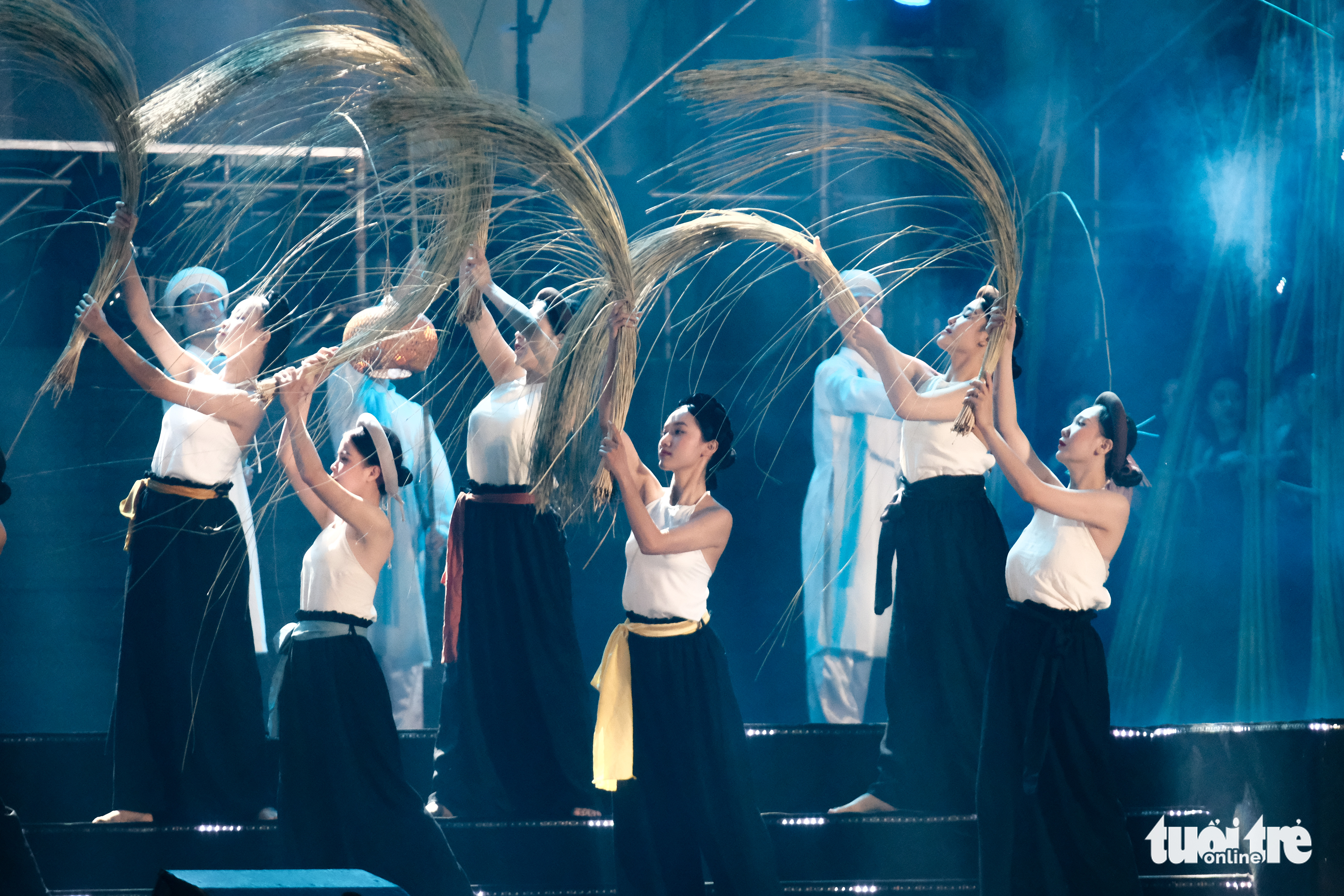 A dance performance at the finale of Miss Tourism World 2022 in Vinh Phuc Province, Vietnam, December 10, 2022. Photo: Mai Thuong / Tuoi Tre