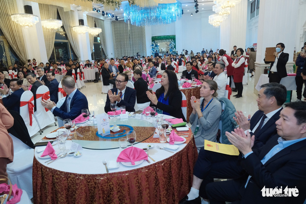 The gala is attended by nearly 20 ambassadors and diplomats working in Vietnam. Photo: Nam Tran / Tuoi Tre
