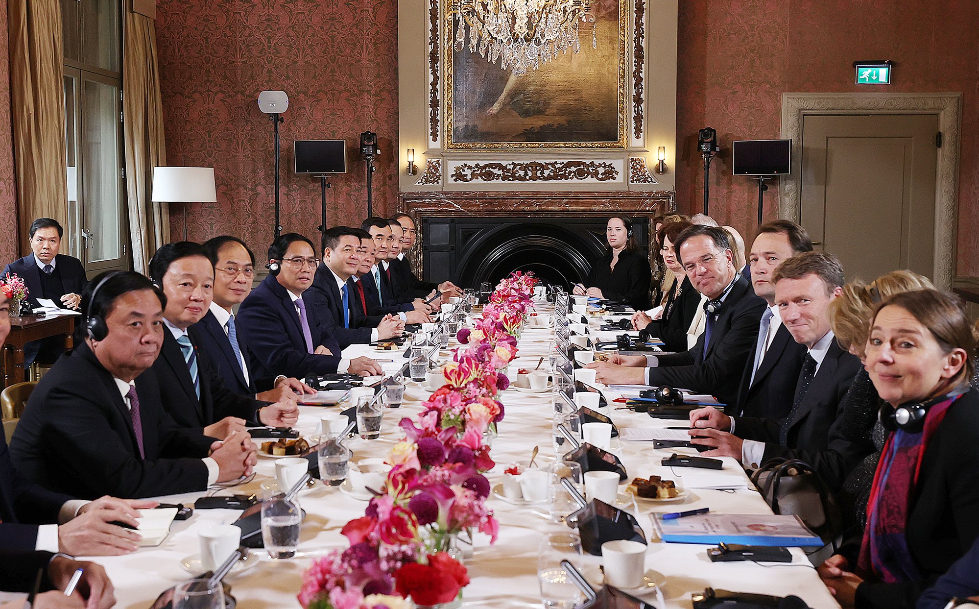 Vietnamese, Dutch prime ministers discuss measures to boost comprehensive partnership