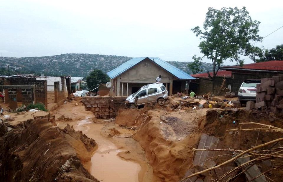 A car is seen after heavy rains caused floods and landslides, on the outskirts of Kinshasa, Democratic Republic of Congo December 13, 2022. Photo: Reuters