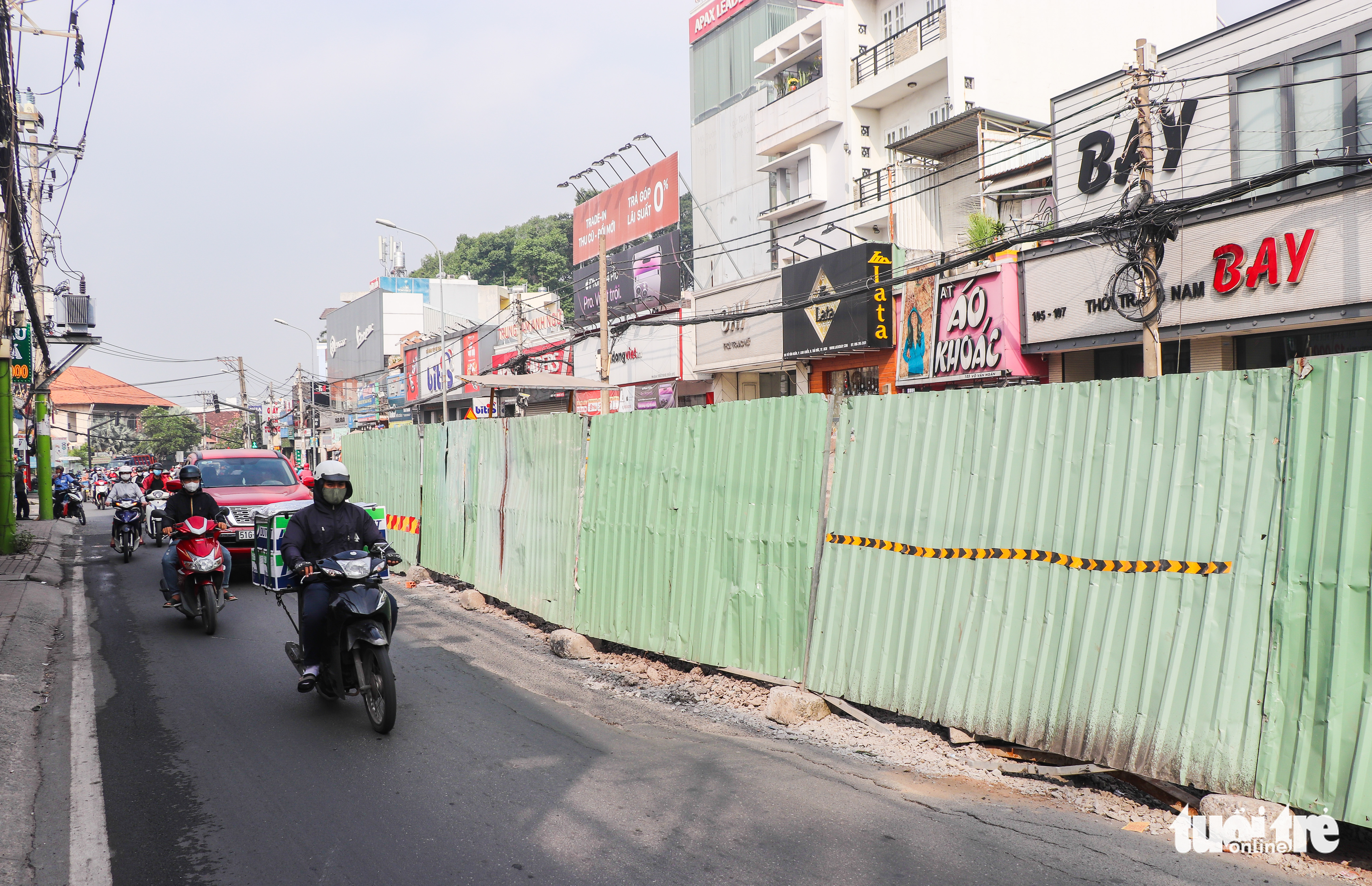 A roadwork along Vo Van Ngan Street in Thu Duc City, Ho Chi Minh City. Photo: Chau Tuan / Tuoi Tre
