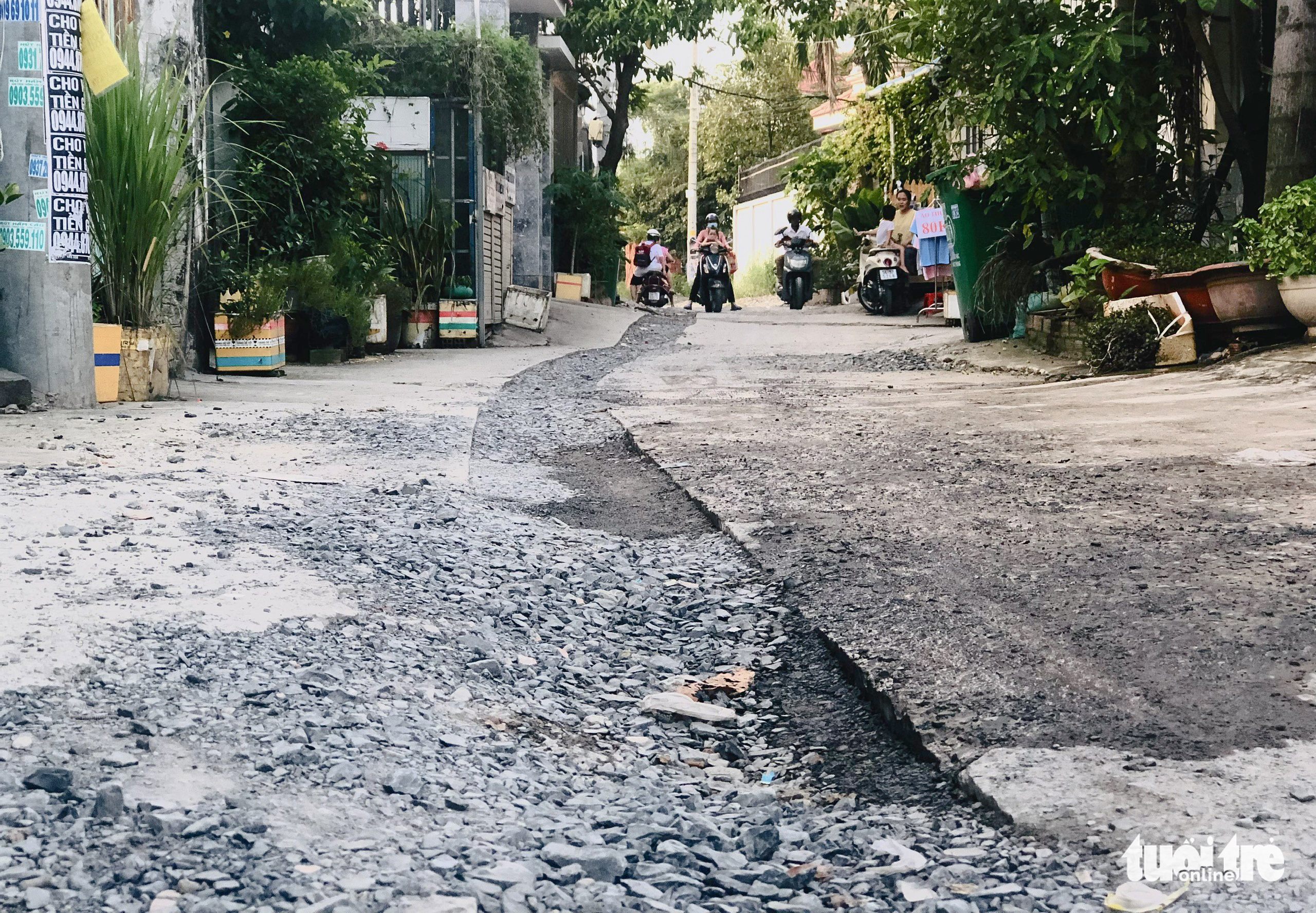 Street No.26 is damaged following the completion of a roadwork in Thu Duc City, Ho Chi Minh City. Photo: Luu Duyen / Tuoi Tre