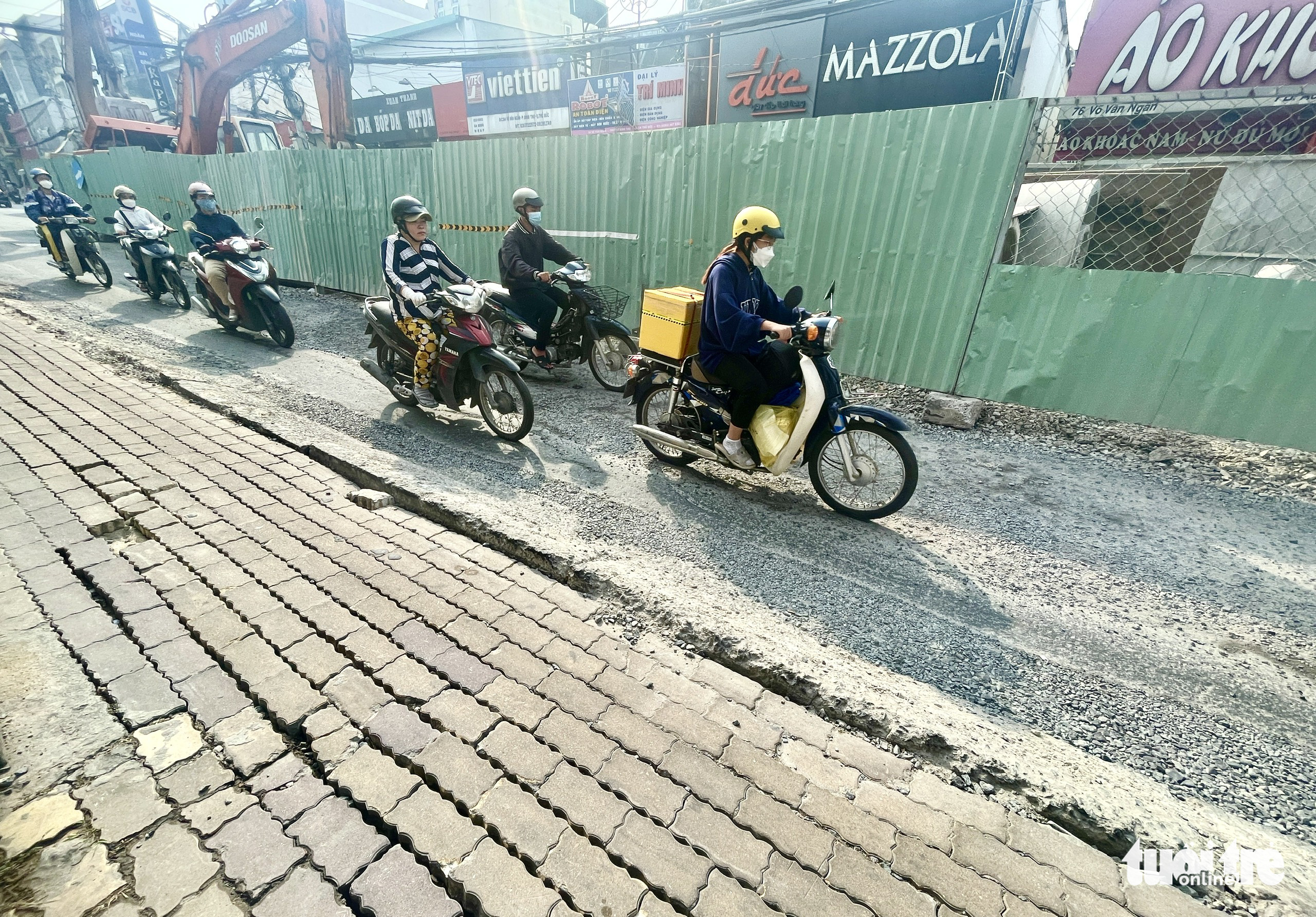 A roadwork along Vo Van Ngan Street in Thu Duc City, Ho Chi Minh City. Photo: Chau Tuan / Tuoi Tre