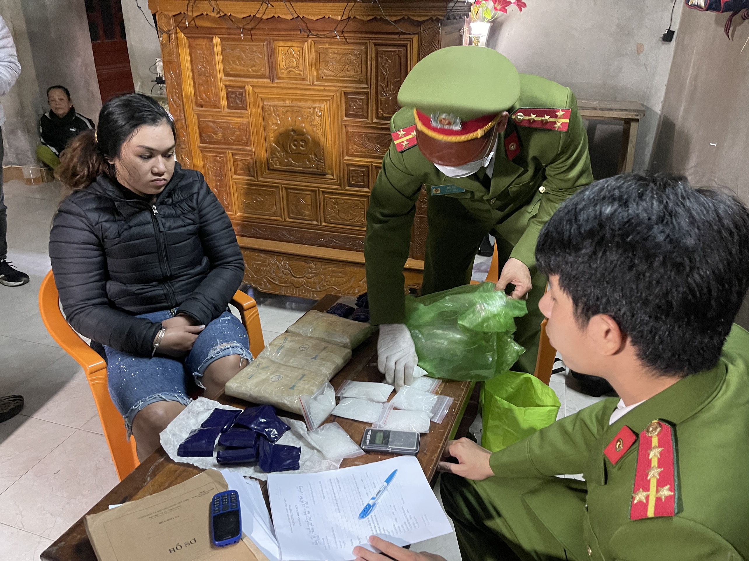 Police break up drug ring, confiscate 5kg of narcotics in north-central Vietnam