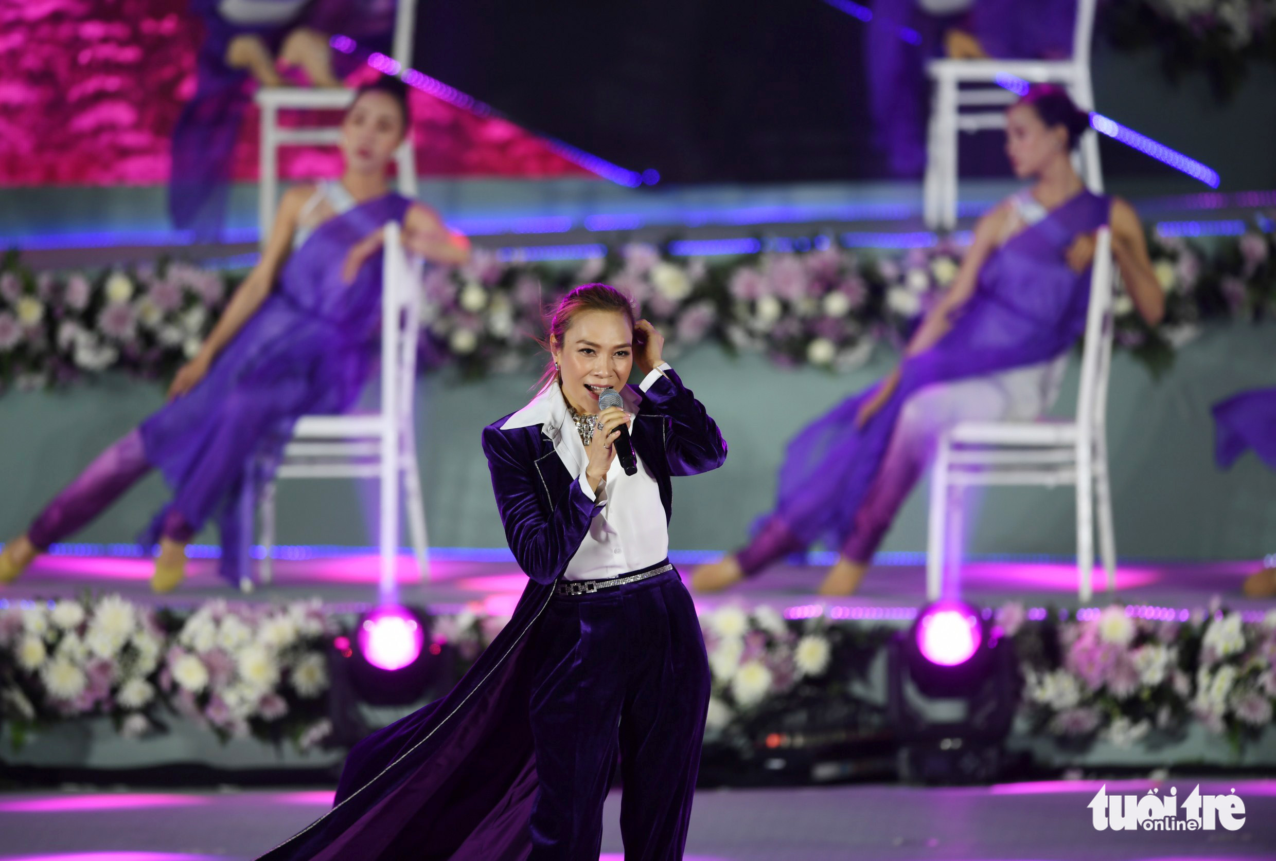 Singer My Tam performs at the opening ceremony of the Da Lat Flower Festival 2022 in Da Lat City, Lam Dong Province, Vietnam, December 18, 2022. Photo: M.V. / Tuoi Tre