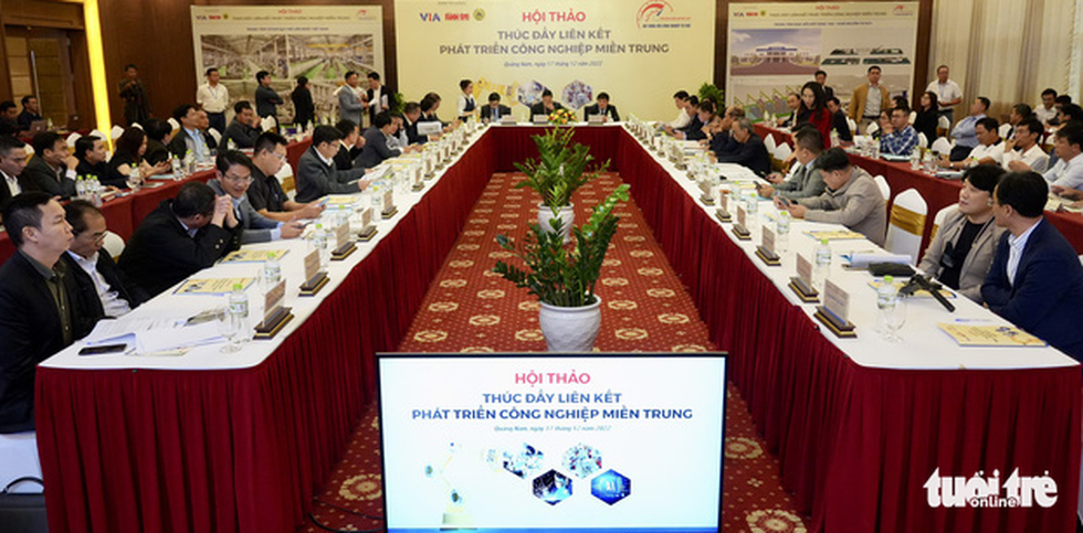 More than 150 delegates and experts discuss the establishment of a supporting industry ecosystem in the central region. Photo: Huu Hanh / Tuoi Tre