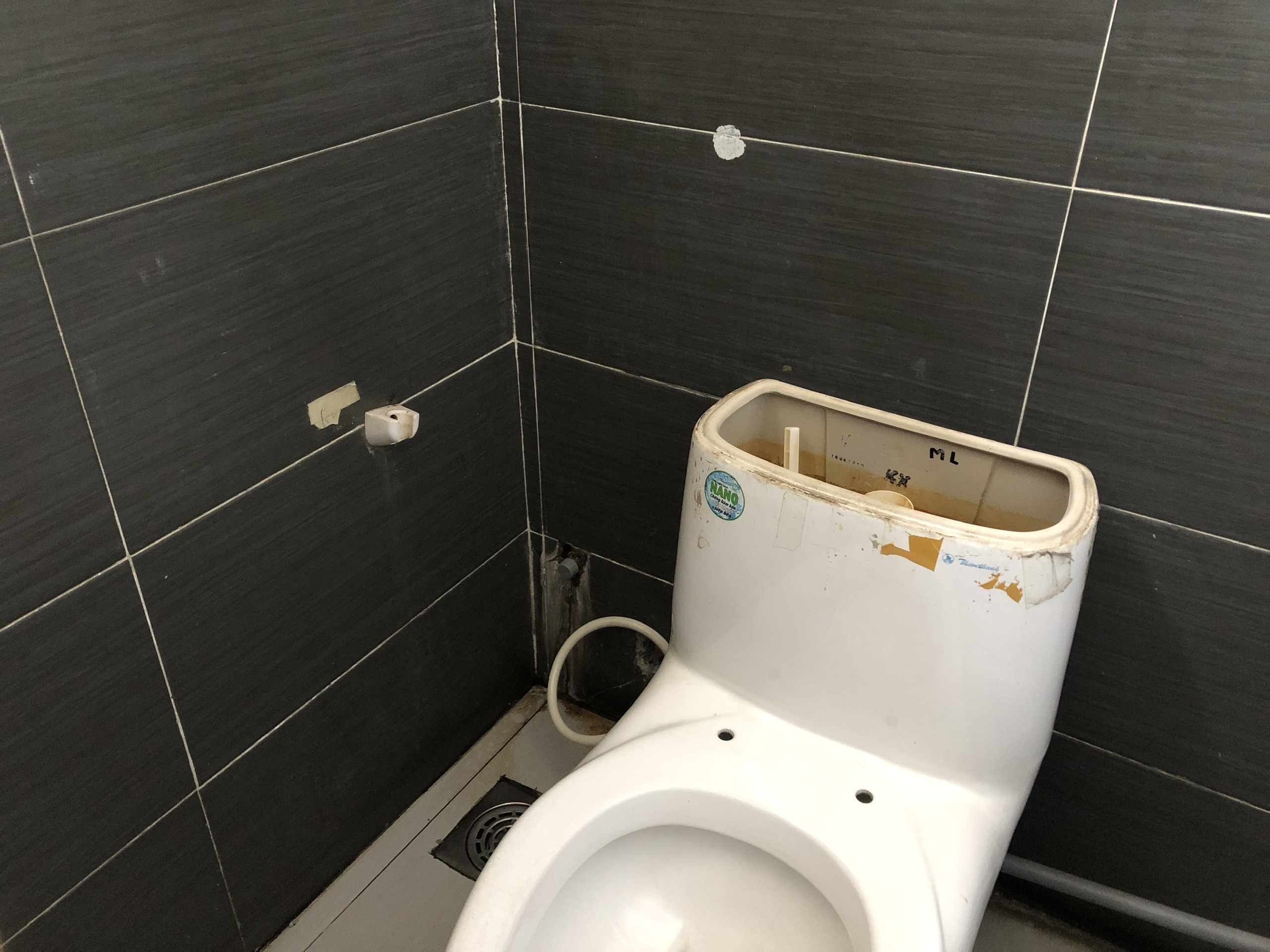 A toilet lacks a bidet sprayer and toilet paper while its tank broke down at the Saigon Railway Station in Ho Chi Minh City. Photo: Luu Duyen / Tuoi Tre