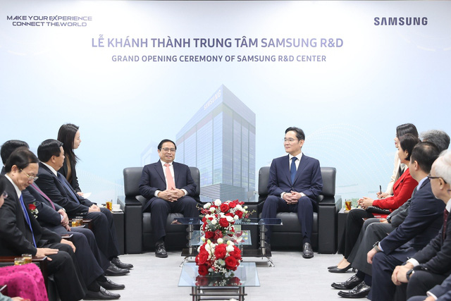Vietnamese Prime Minister Pham Minh Chinh meets Samsung’s Executive Chairman Lee Jae Yong in Hanoi, December 23, 2022. Photo: N.Phuc / Tuoi Tre