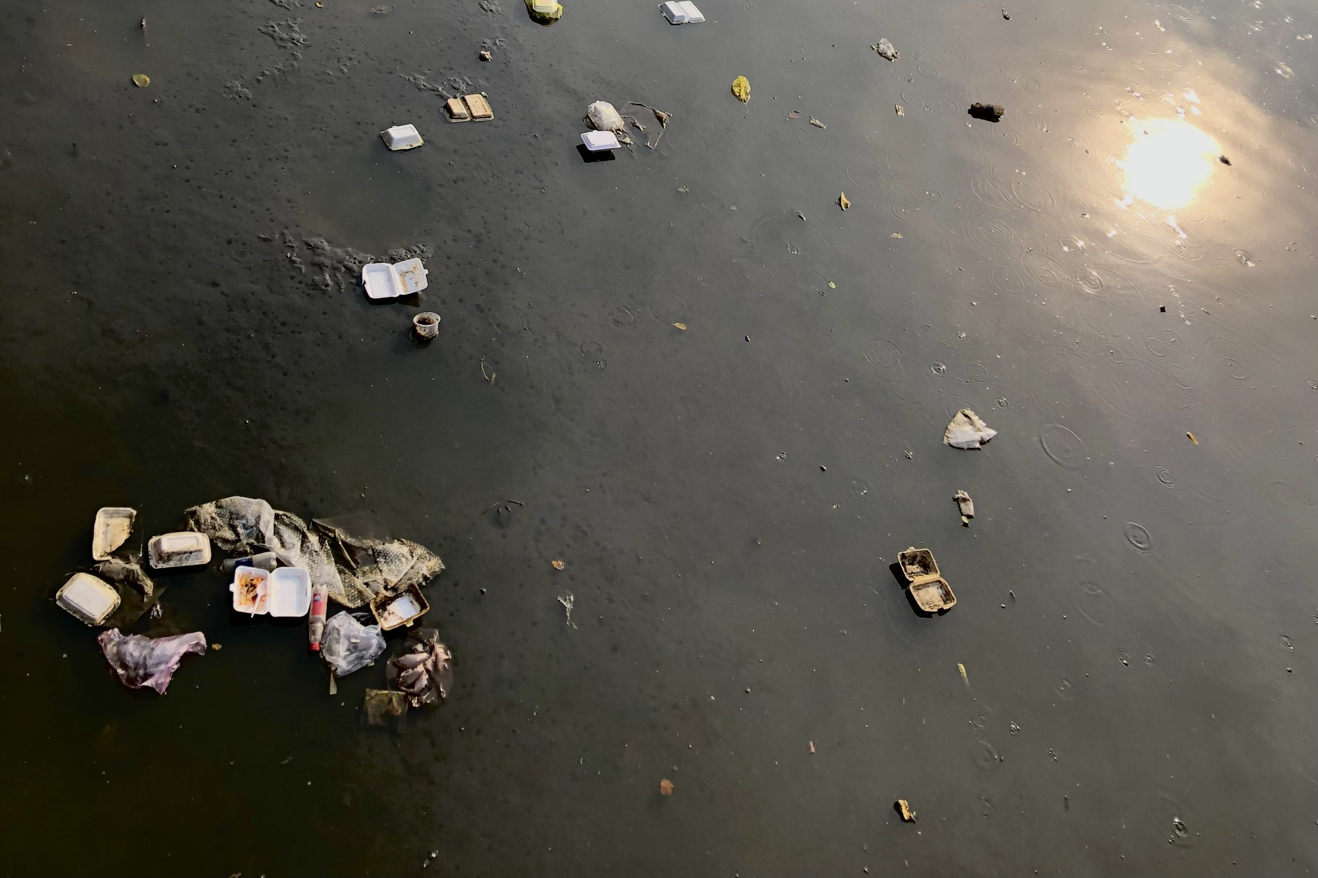 Garbage floats on Nhieu Loc-Thi Nghe Canal in Ho Chi Minh City, December 2022. Photo: Luu Duyen / Tuoi Tre