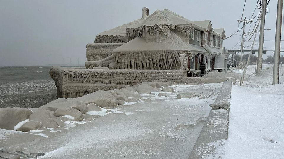 Hoak's restaurant is covered in ice from the spray of Lake Erie waves during a winter storm that hit the Buffalo region in Hamburg, New York, U.S. December 24, 2022. Photo: Kevin Hoak/ via REUTERS