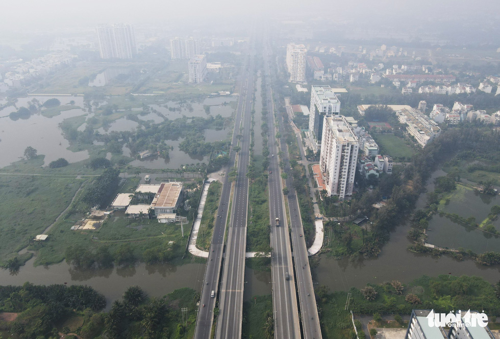 The Ba Lon Bridge area will be expanded and connected to a parallel road with National Highway 50. Photo: Le Phan / Tuoi Tre