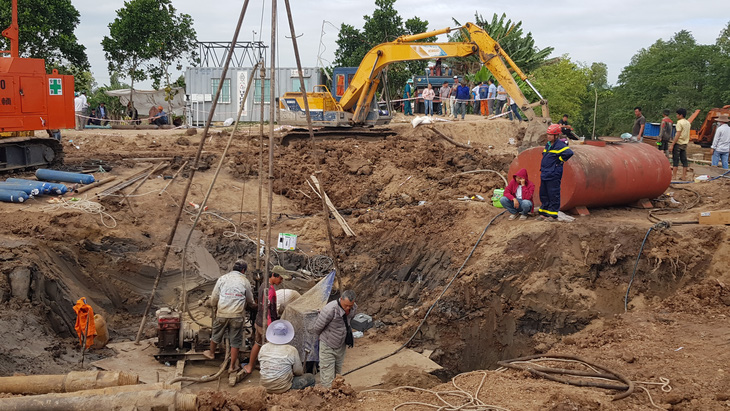 Vietnamese PM orders stronger efforts to save boy trapped in hollow concrete pile in southern Vietnam