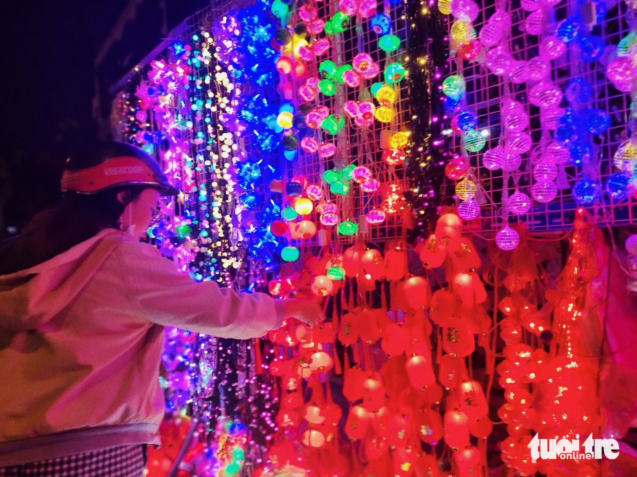 A woman shops for decorative lights at a store on Hai Thuong Lan Ong Street in District 5, Ho Chi Minh City. Photo: Nhat Xuan / Tuoi Tre