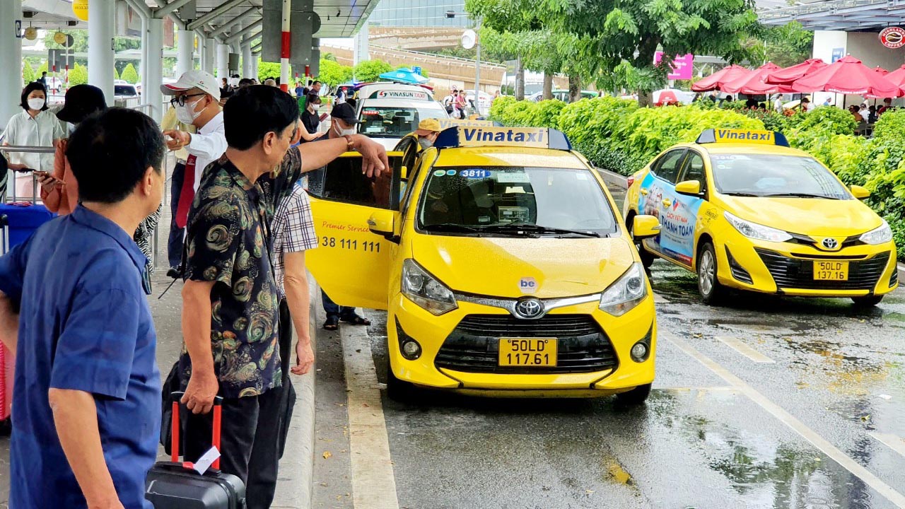 Taxi services in Vietnam back on track